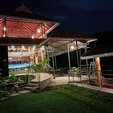 Willow Heights Athirappilly Buitenkant foto