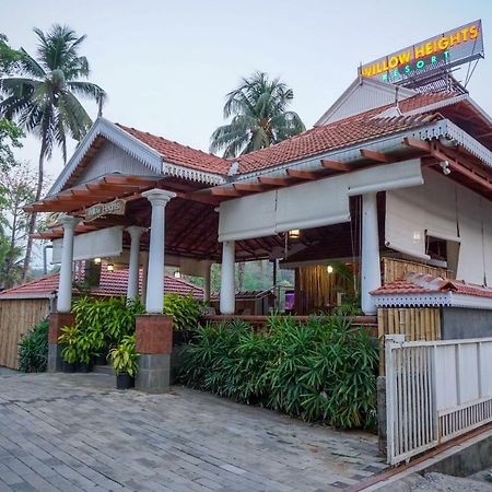 Willow Heights Athirappilly Buitenkant foto