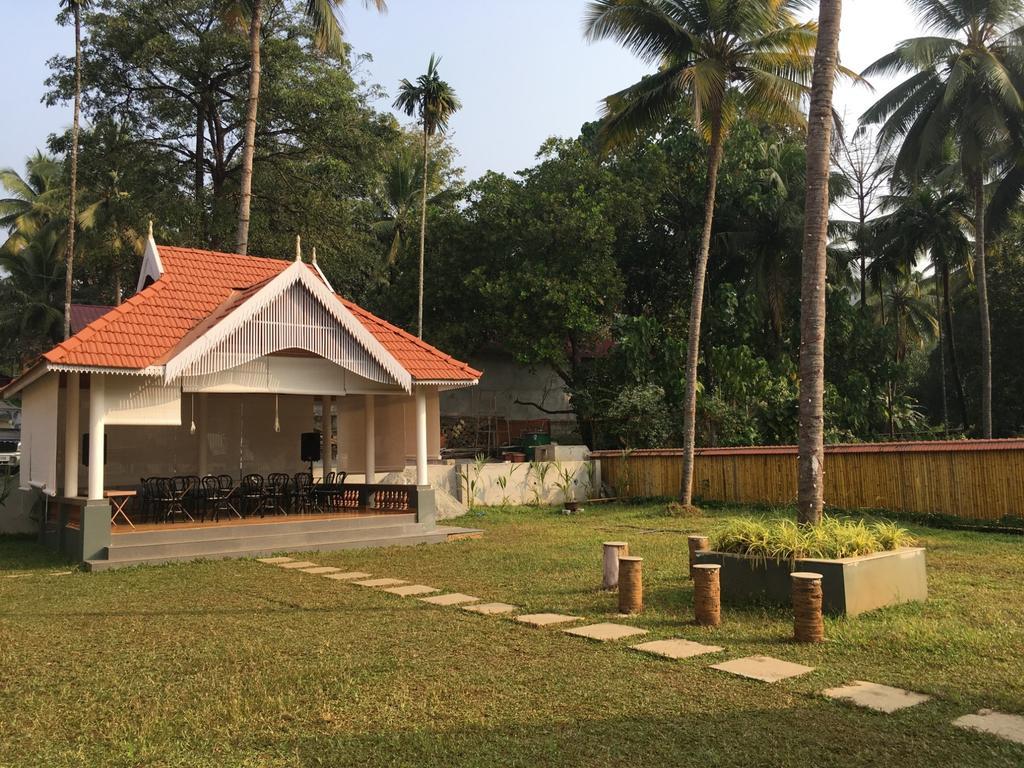 Willow Heights Athirappilly Buitenkant foto