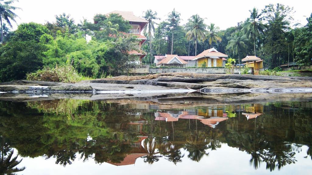 Willow Heights Athirappilly Buitenkant foto