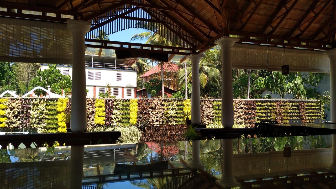 Willow Heights Athirappilly Buitenkant foto