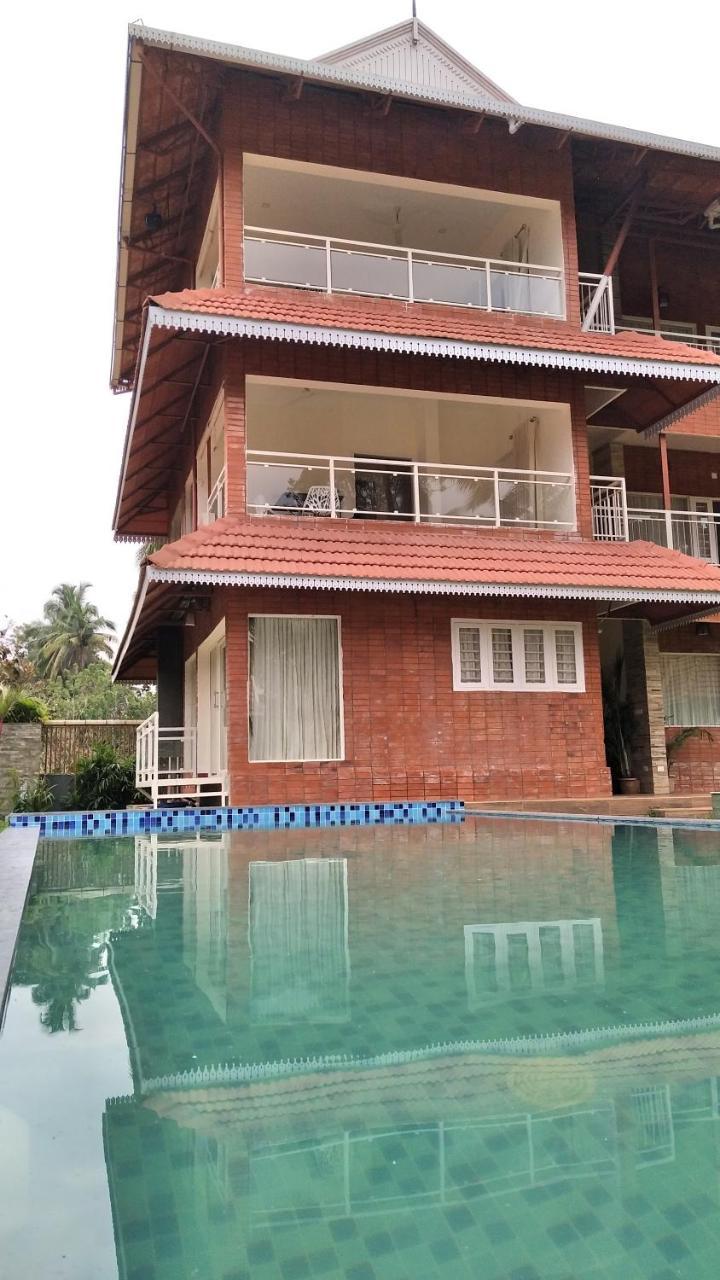 Willow Heights Athirappilly Buitenkant foto