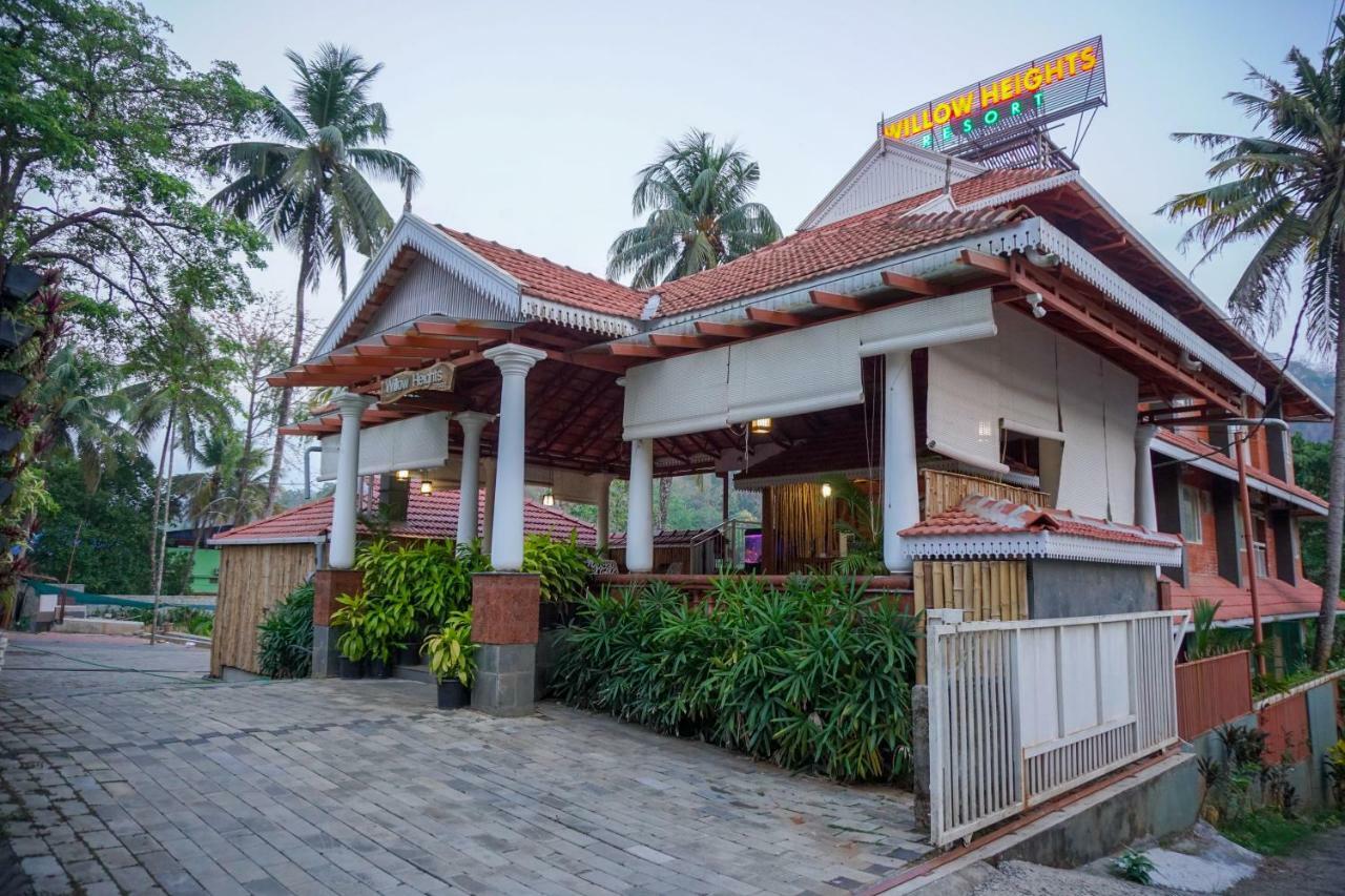 Willow Heights Athirappilly Buitenkant foto