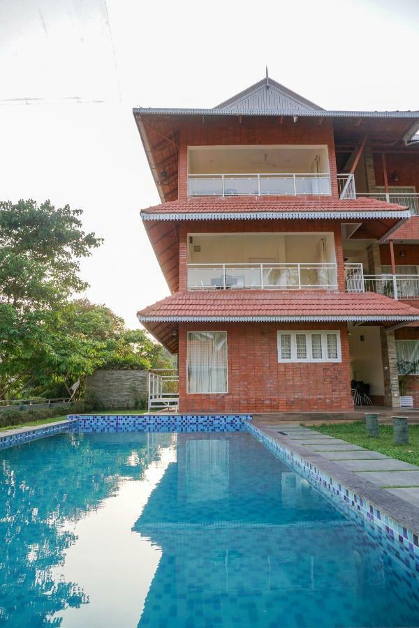 Willow Heights Athirappilly Buitenkant foto