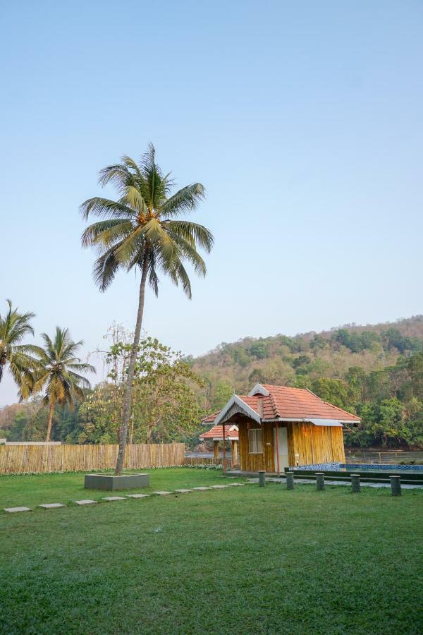 Willow Heights Athirappilly Buitenkant foto